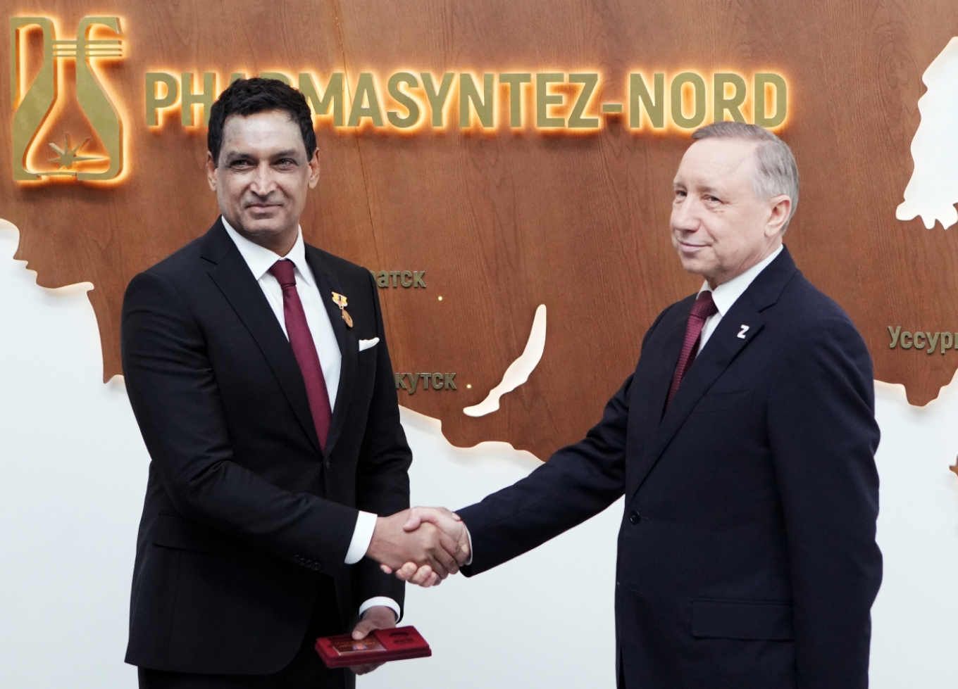 Викрам Пуния на открытии завода в Санкт-Петербурге