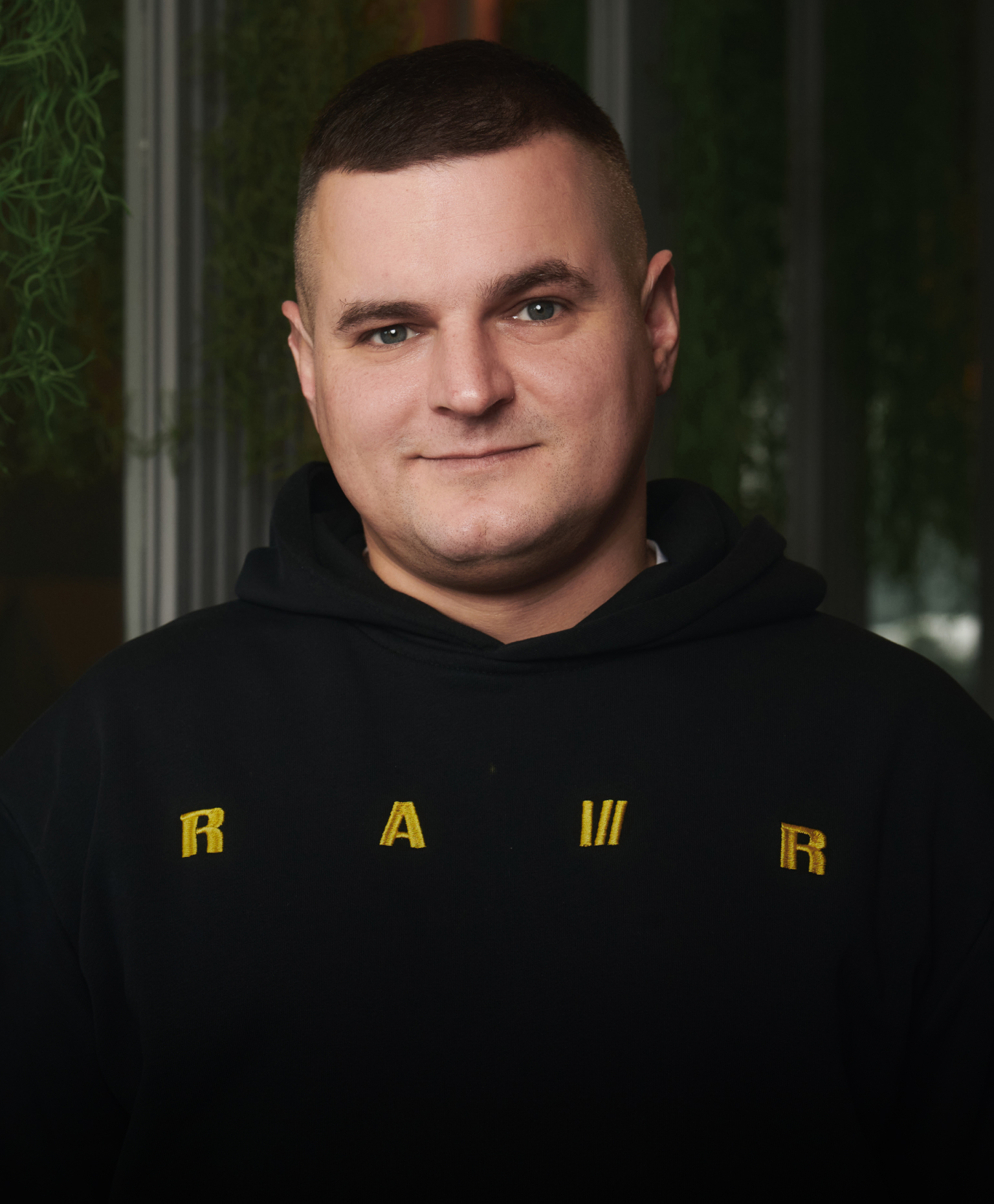 1 млн подписчиков и 100 млн просмотров