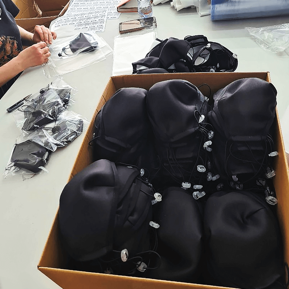 Защитные маски с фиксаторами