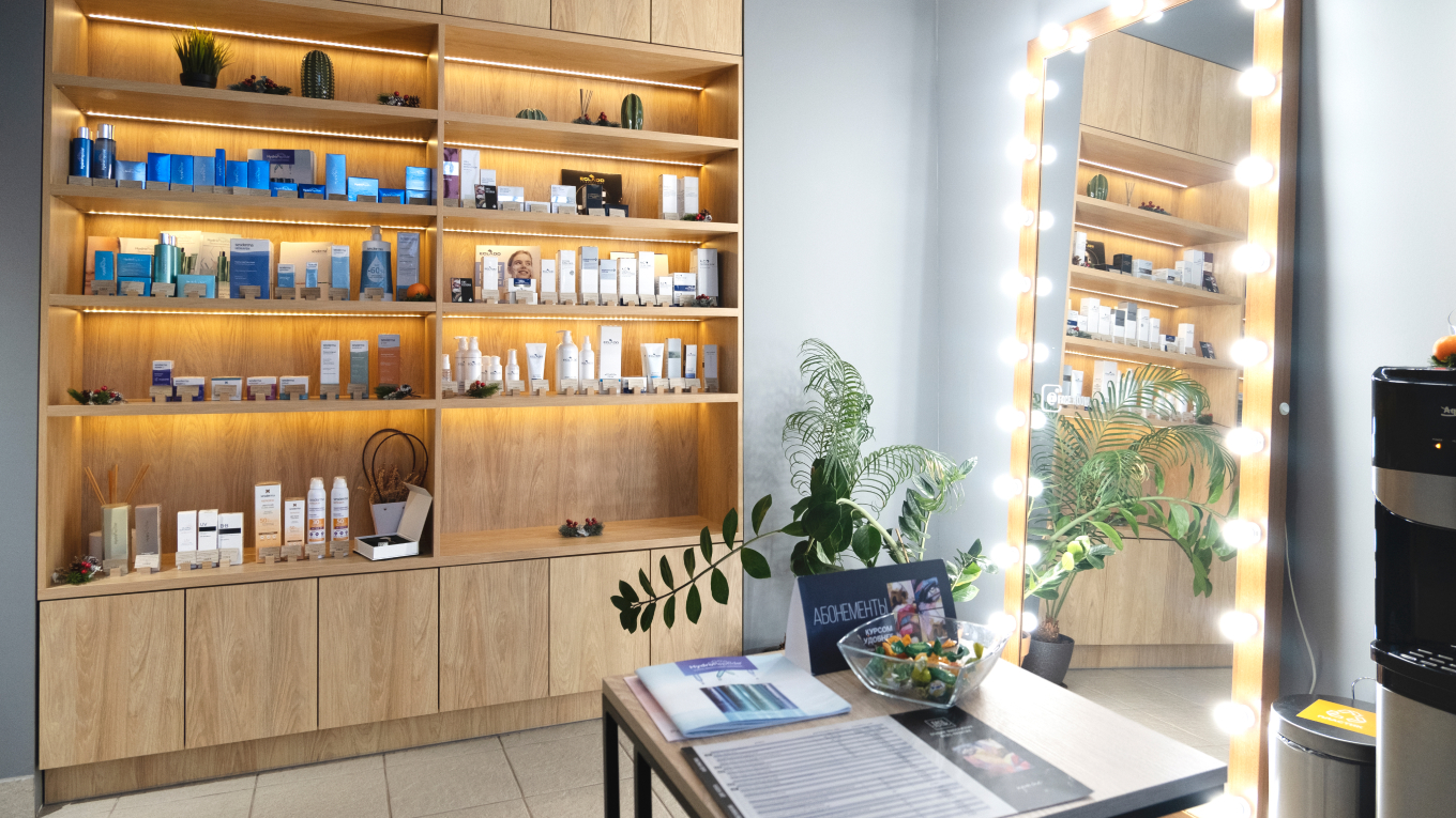 Продажа уходовой косметики в салоне массажа