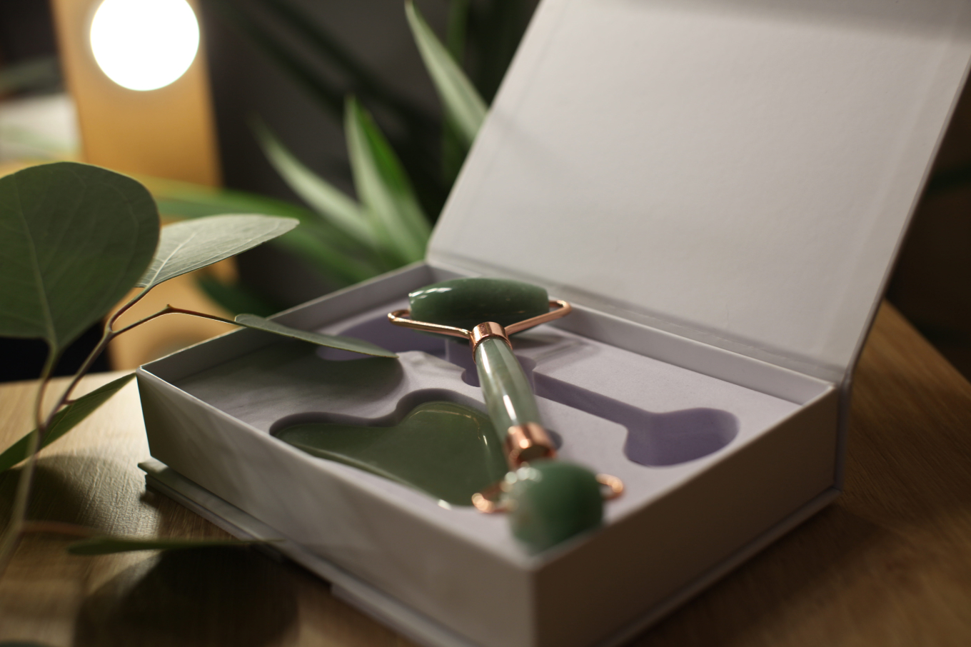 Роллер и камни гуаша из нефрита