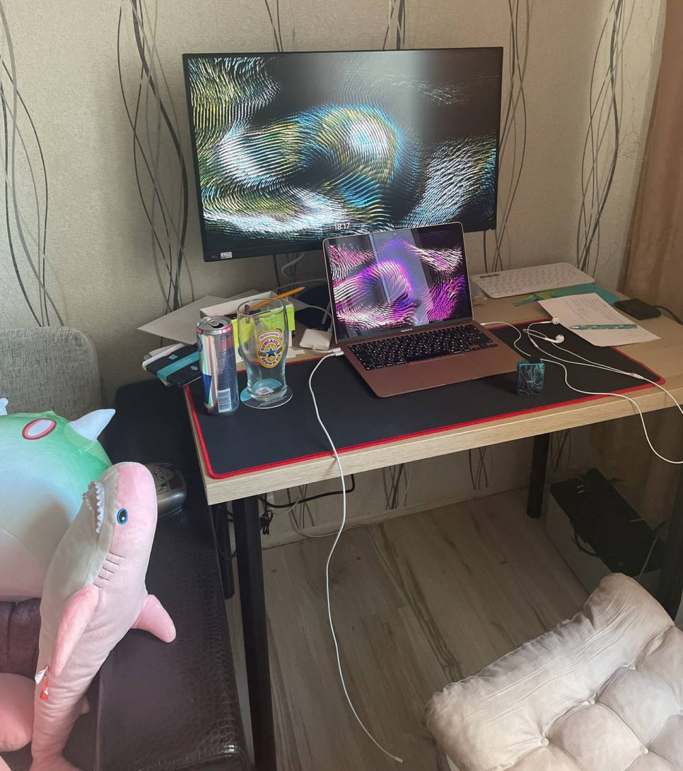 Как выглядит рабочее место предпринимателя дома