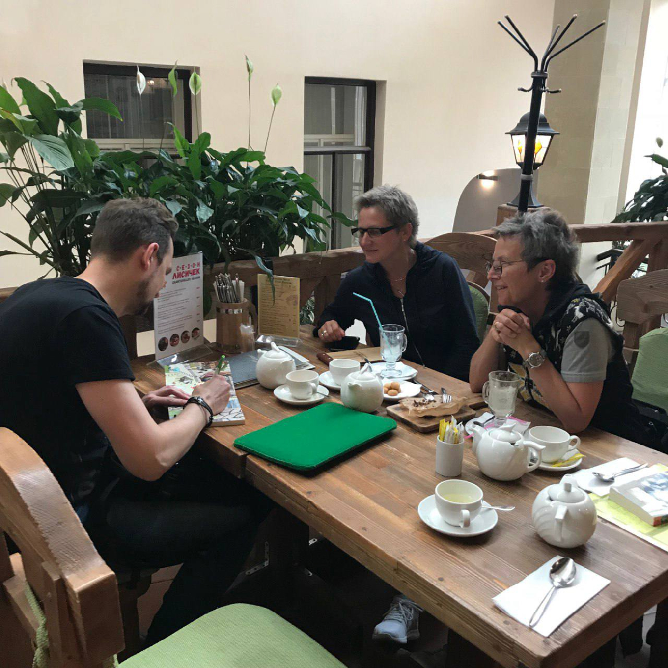 Обед организатора проекта со Светланой Сургановой