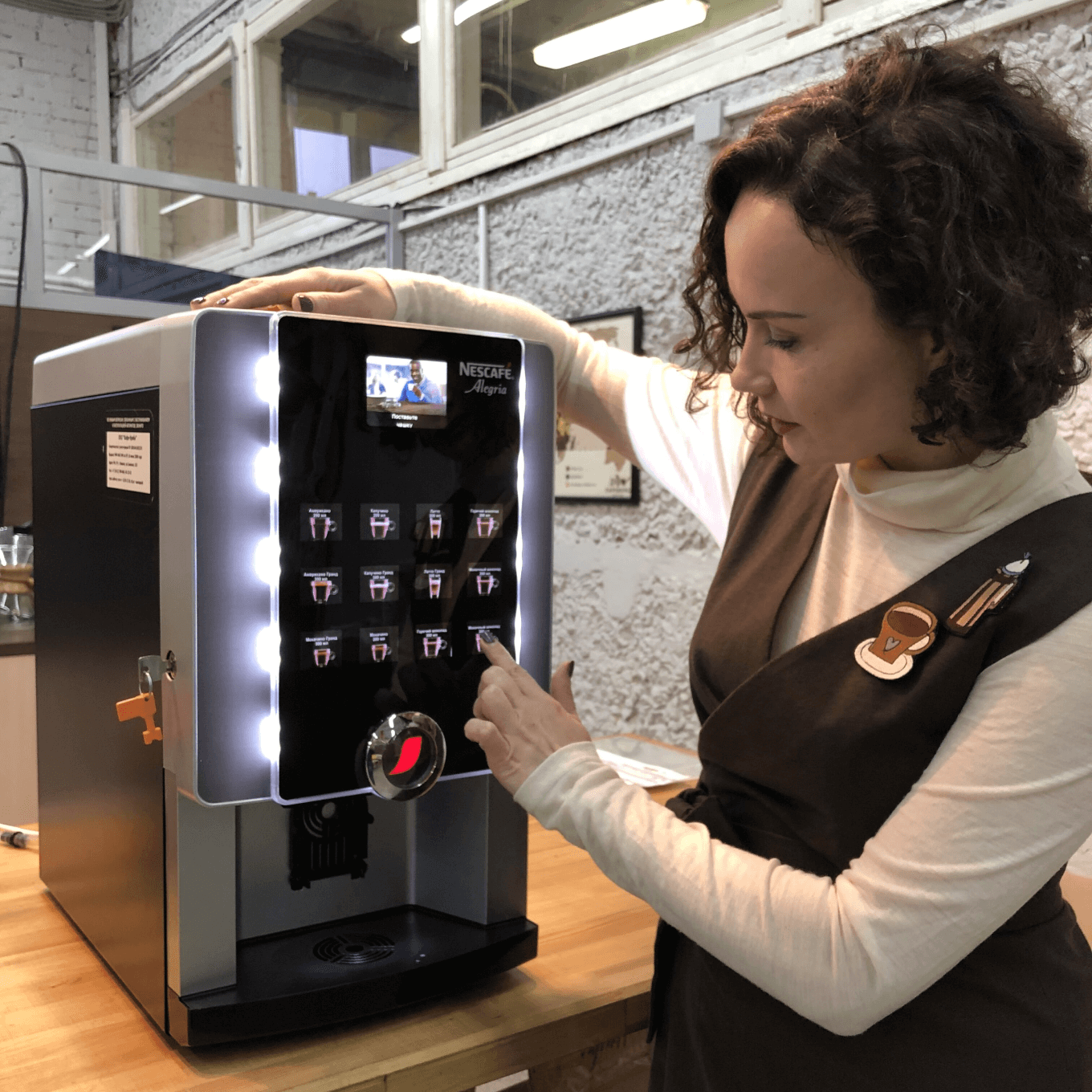 Полуавтоматическая кофемашина