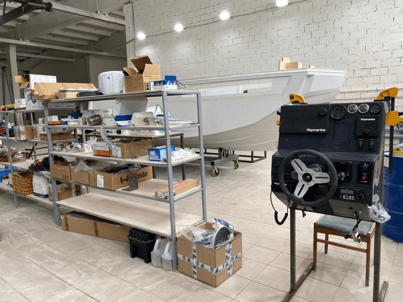 Процесс сборки лодки