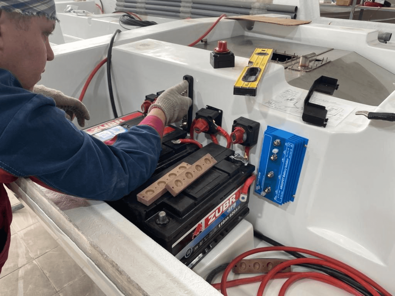 Монтаж электрической системы катера