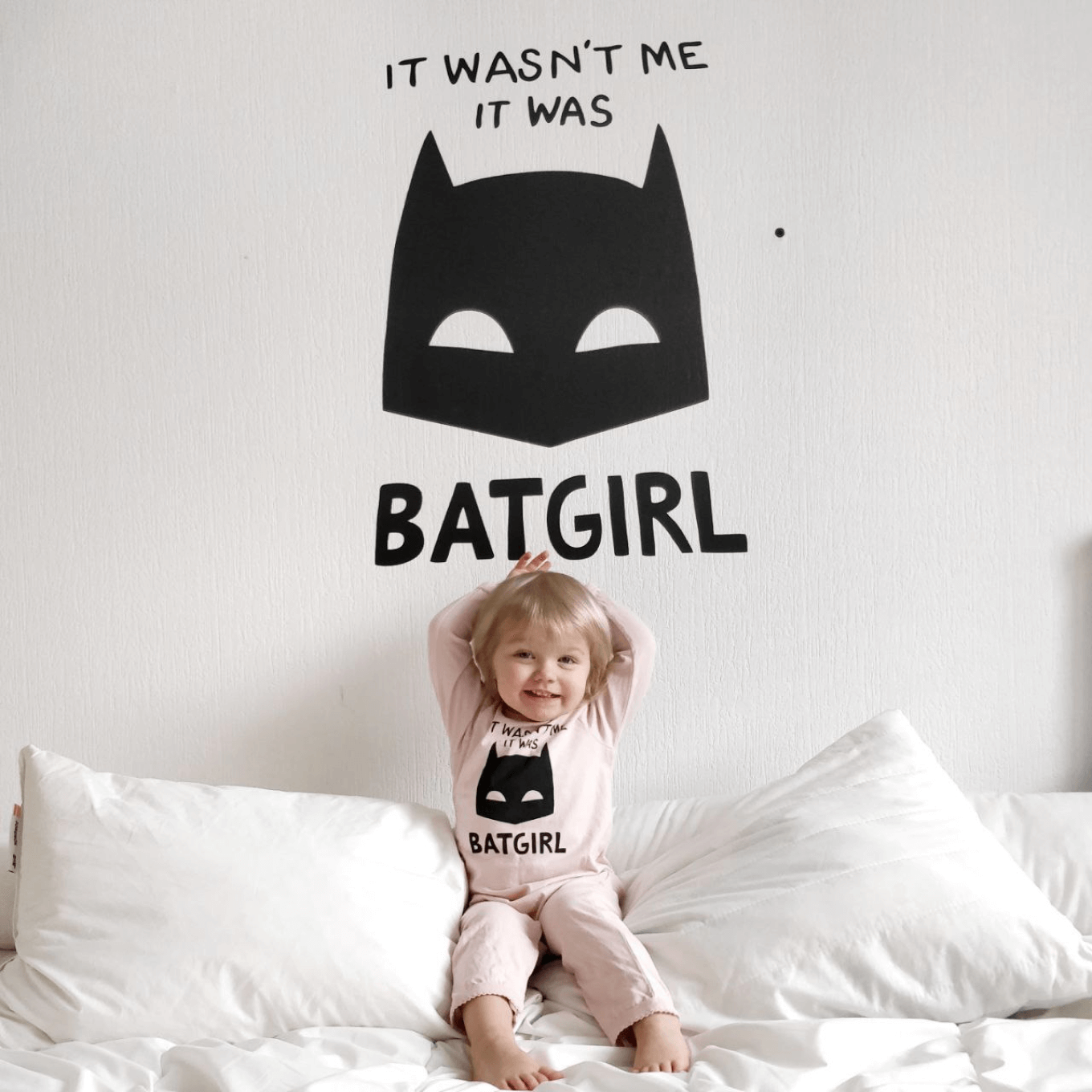Наклейка BATGIRL