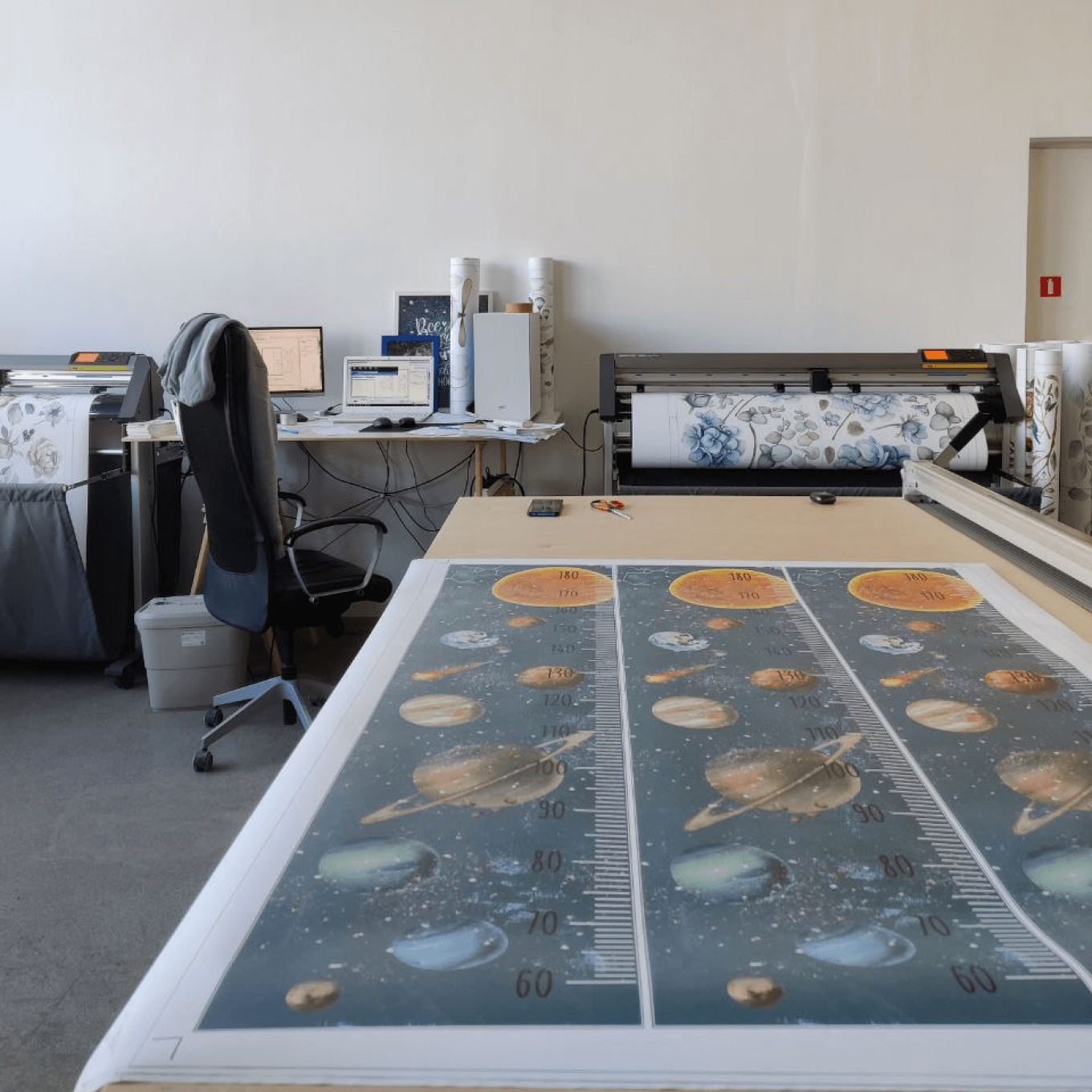 Печать наклеек на немецкой пленке Orajet 3640