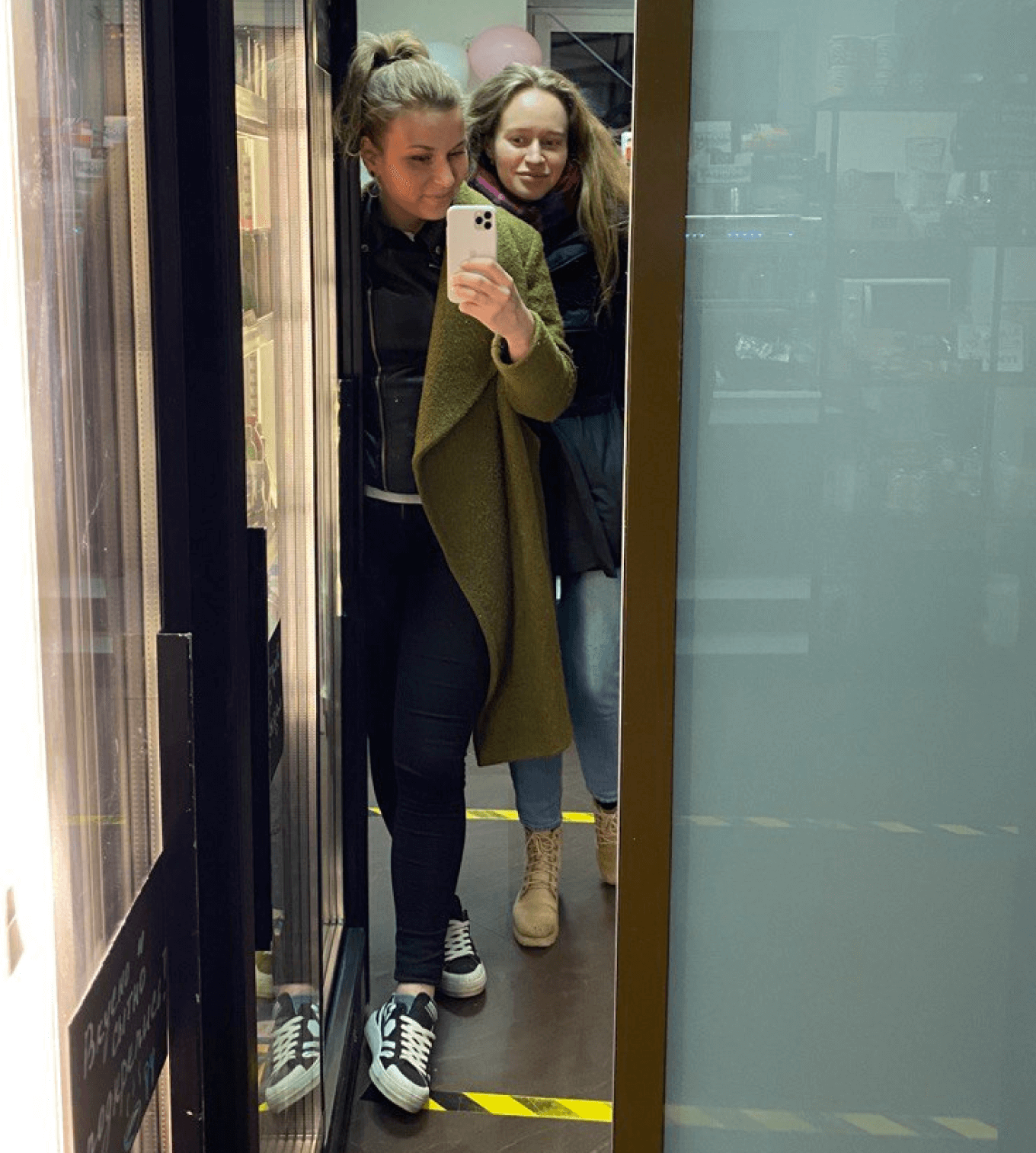 Александра Коняхина со своим бизнес-партнером Ириной