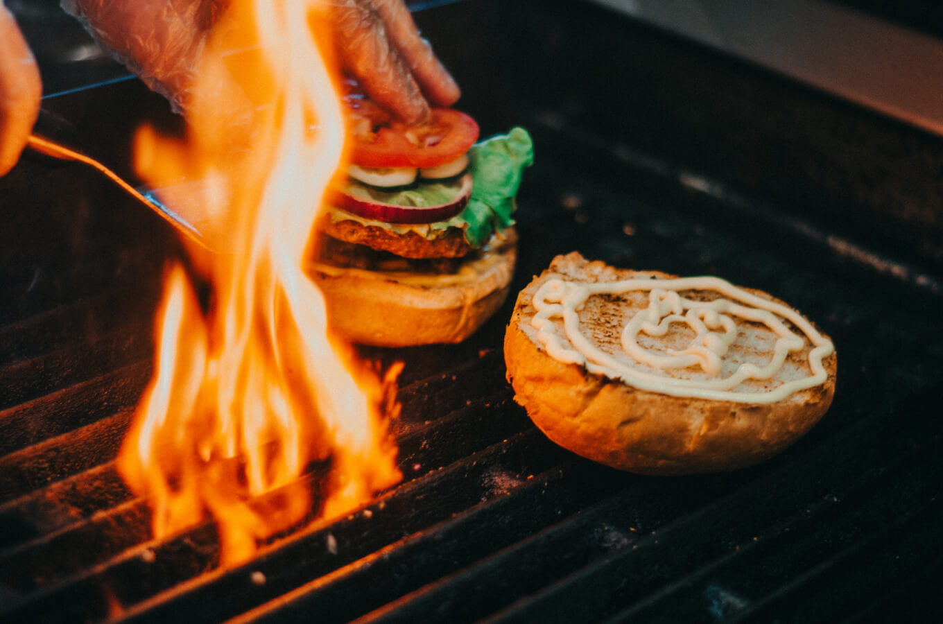 Красивое фото приготовления бургера