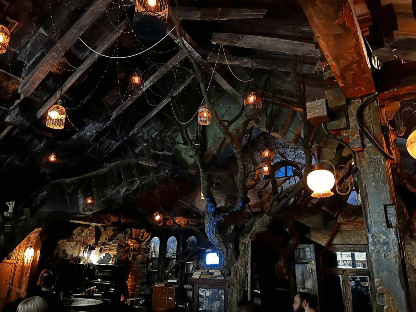 Интерьер московского бара «Дом, в котором»