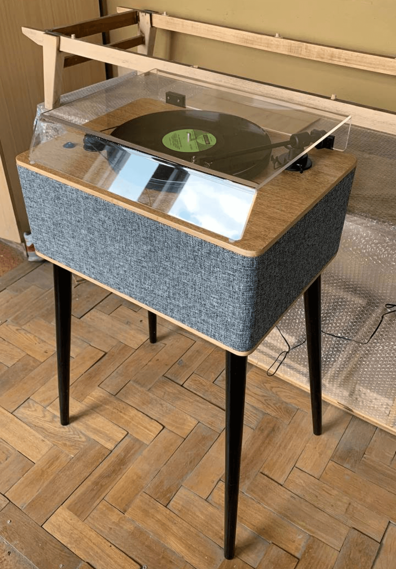 Первый проигрыватель, разработанный по заказу клиента