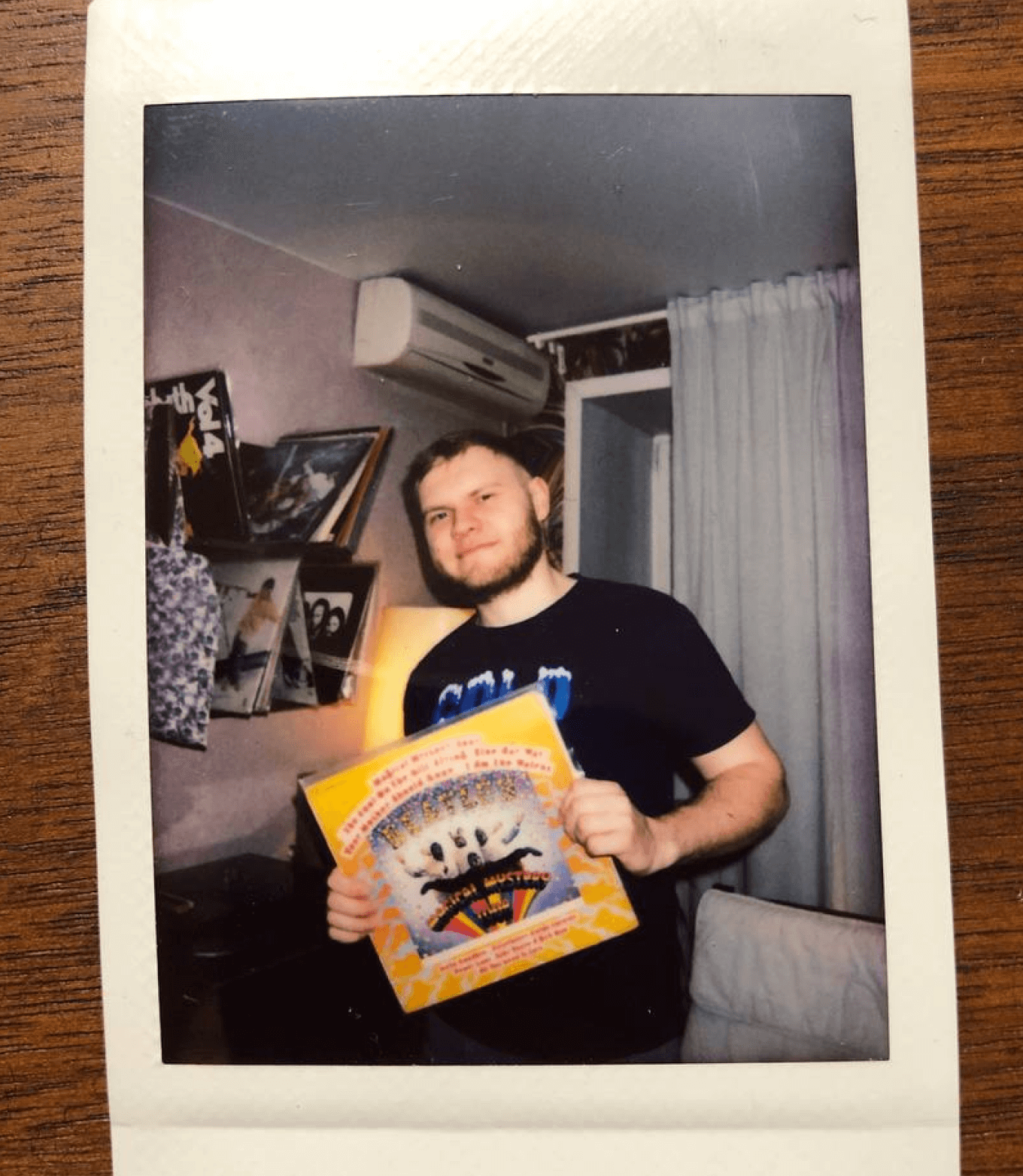 Иван Семенов с пластинкой The Beatles — Magical Mystery Tour