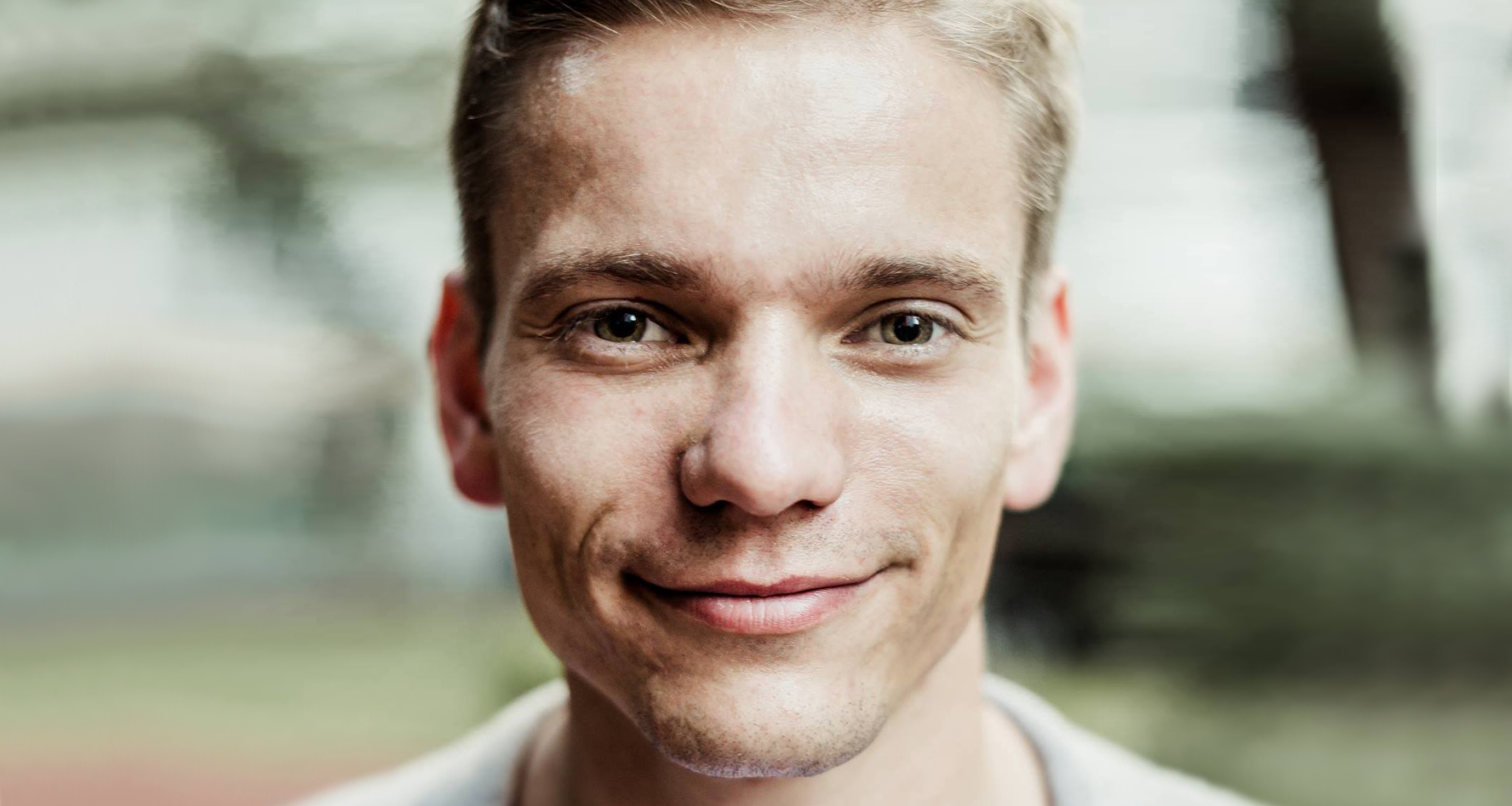 Биография: Дмитрий Думик