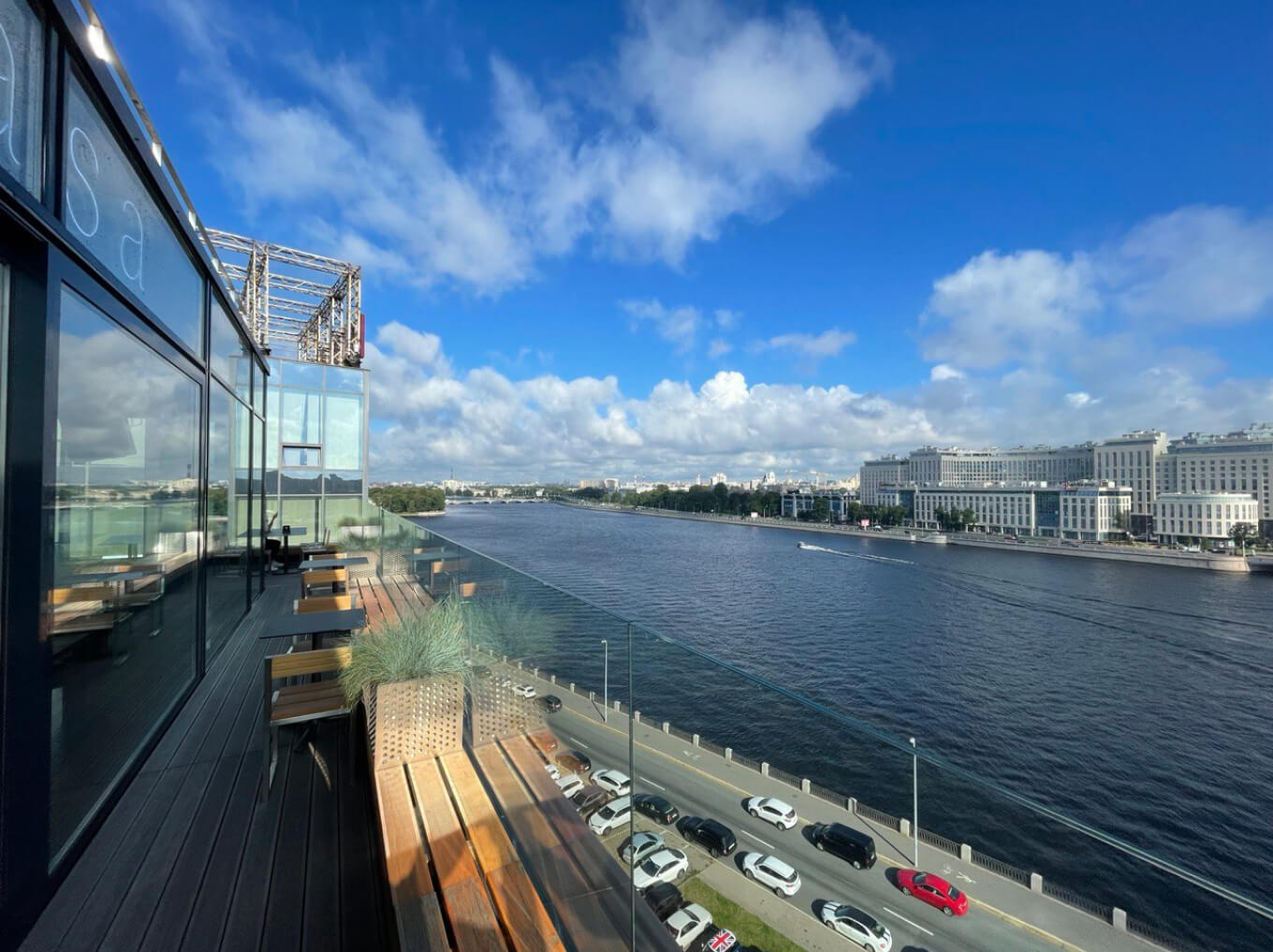 Вид на Питер с террасы коворкинга