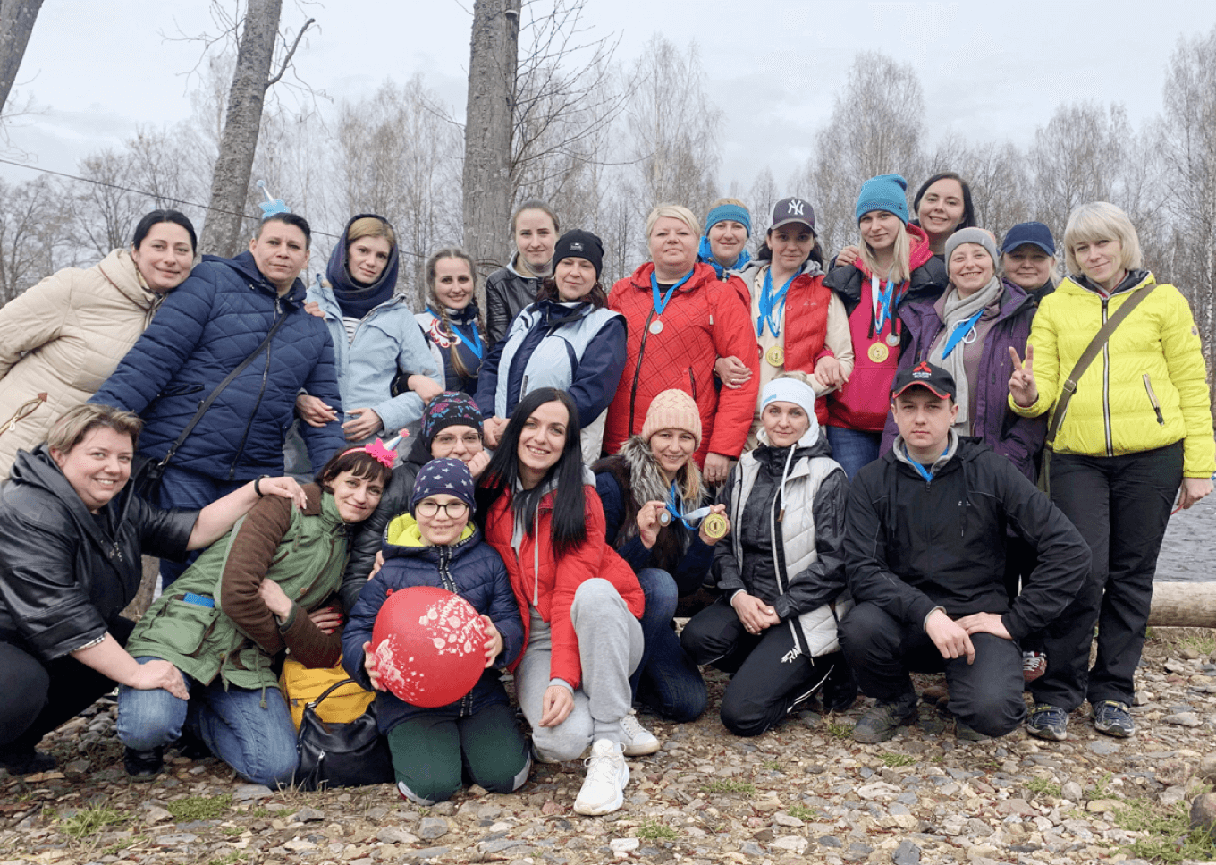 Сотрудники фабрики игрушек в походе