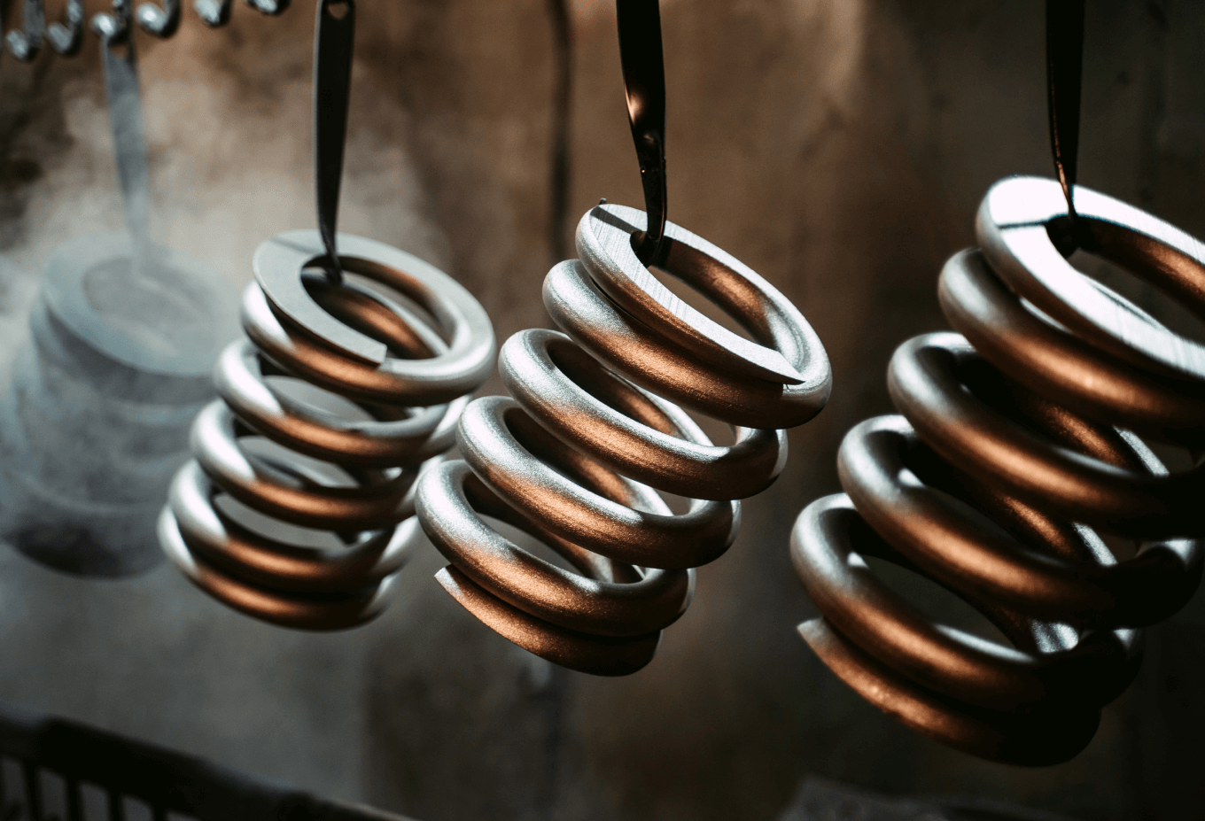 Пружины сжатия изготовлены из прутка толщиной 28 мм