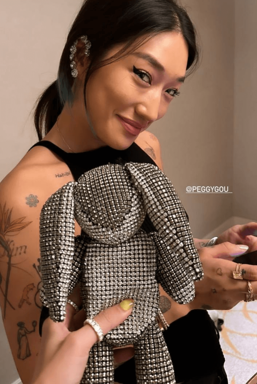 Пегги Гу носит кольцо Shine bright от VIVA LA VIKA