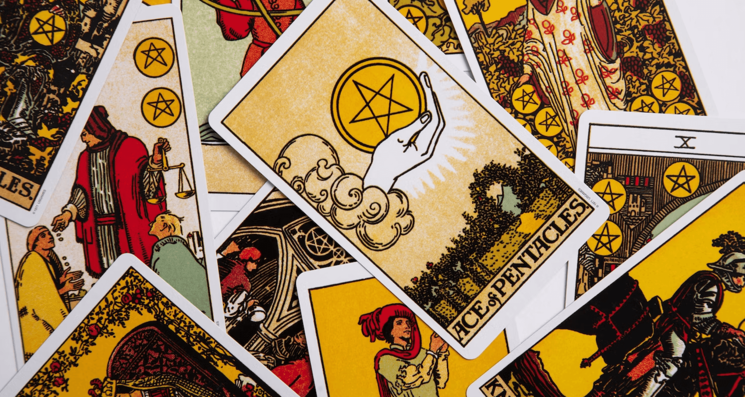 Бизнес на конфетах с Таро: как искать кондитера, придумывать упаковку и добавлять магии в бренд