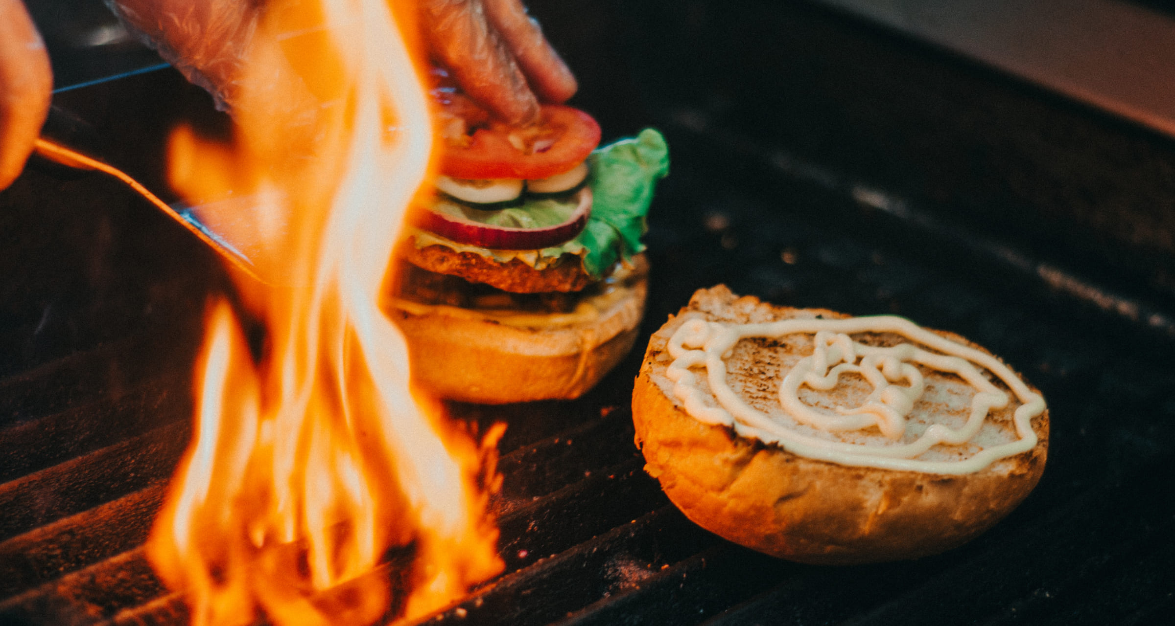 «Если Россия обыграет Испанию, буду кормить гостей бесплатно»: опыт владельца фуд-трака