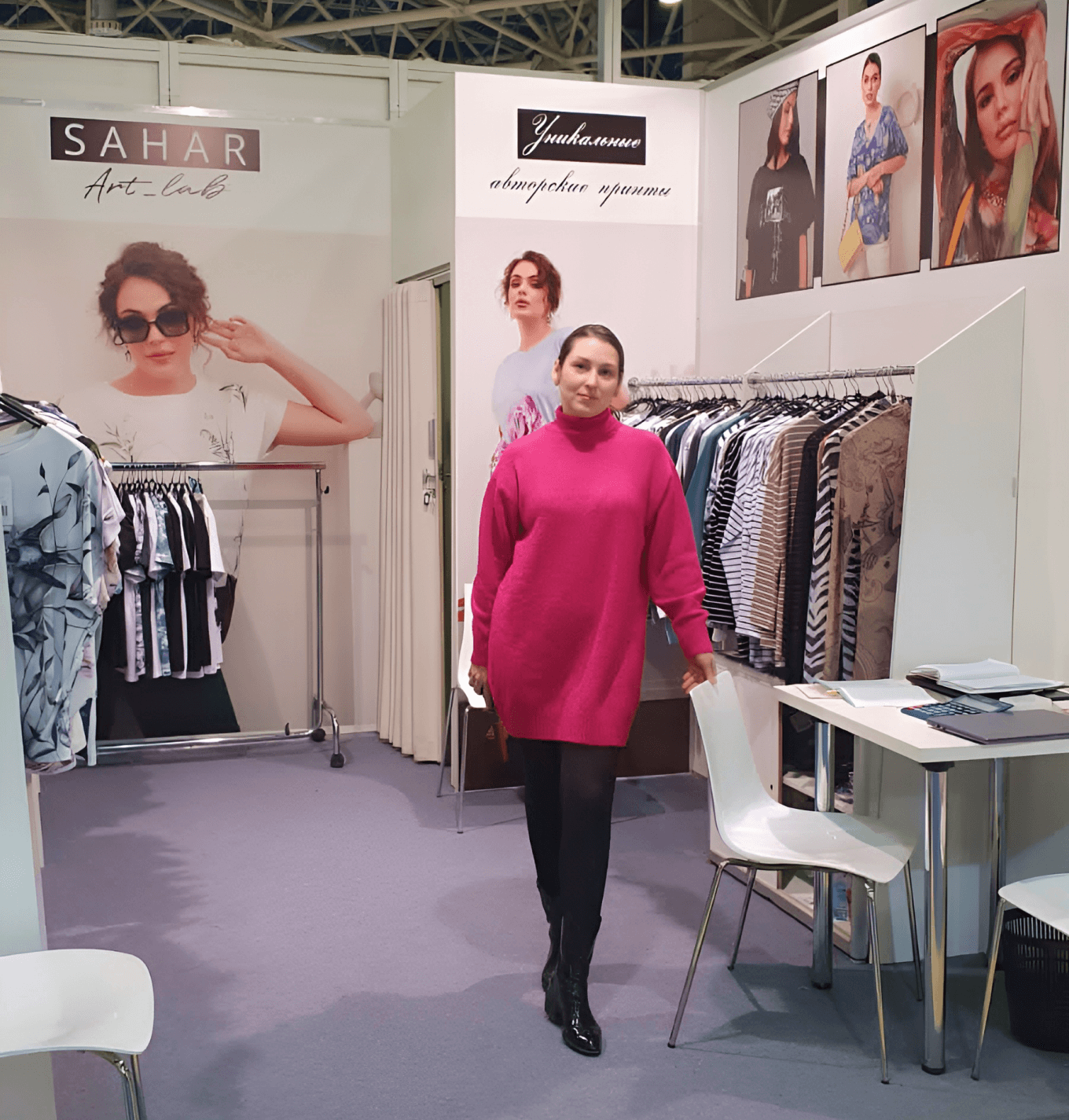 Менеджер на выставке CPM