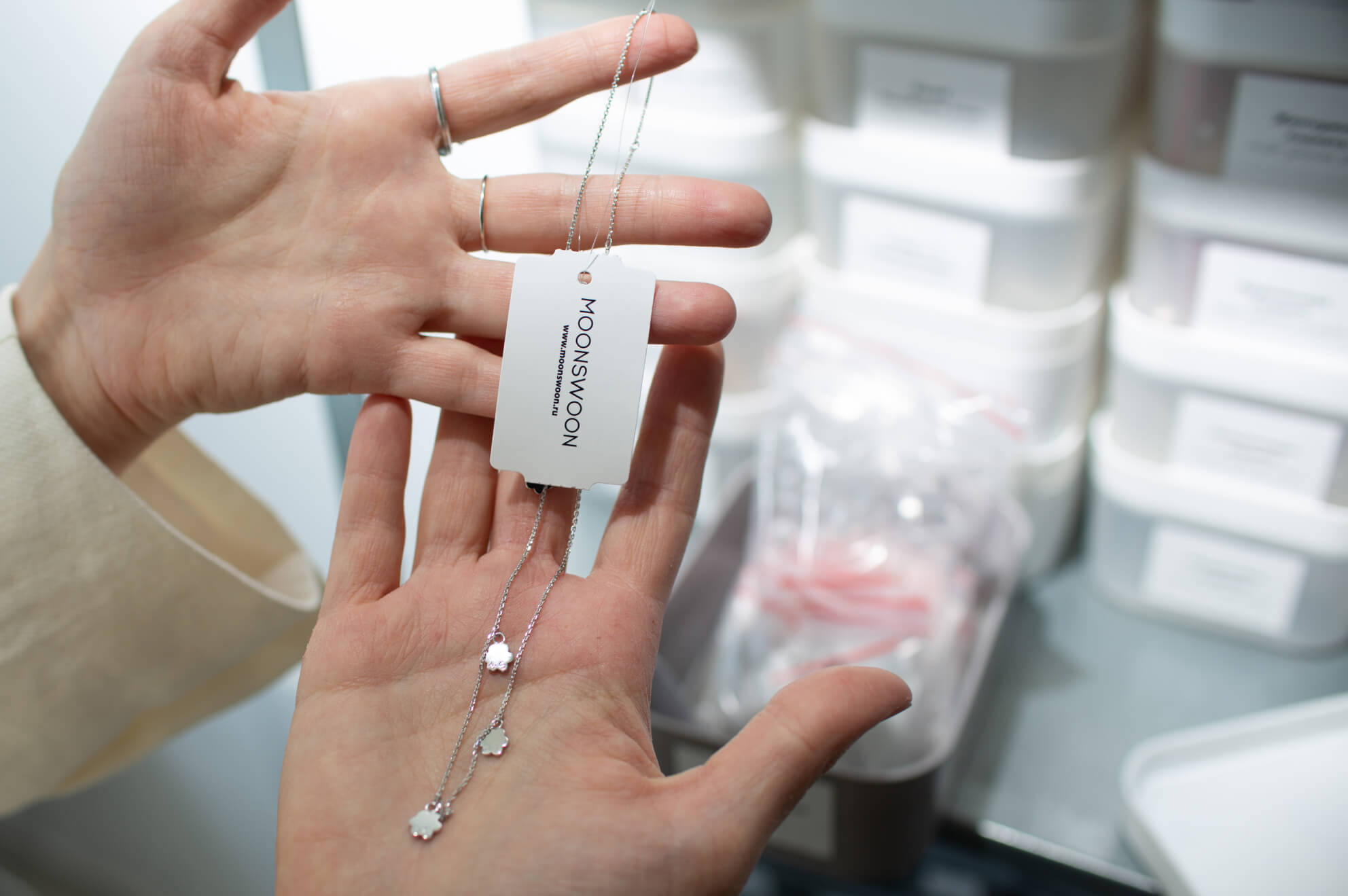 Для полноценного ювелирного бизнеса нужны пробы, бирки и документы на изделие