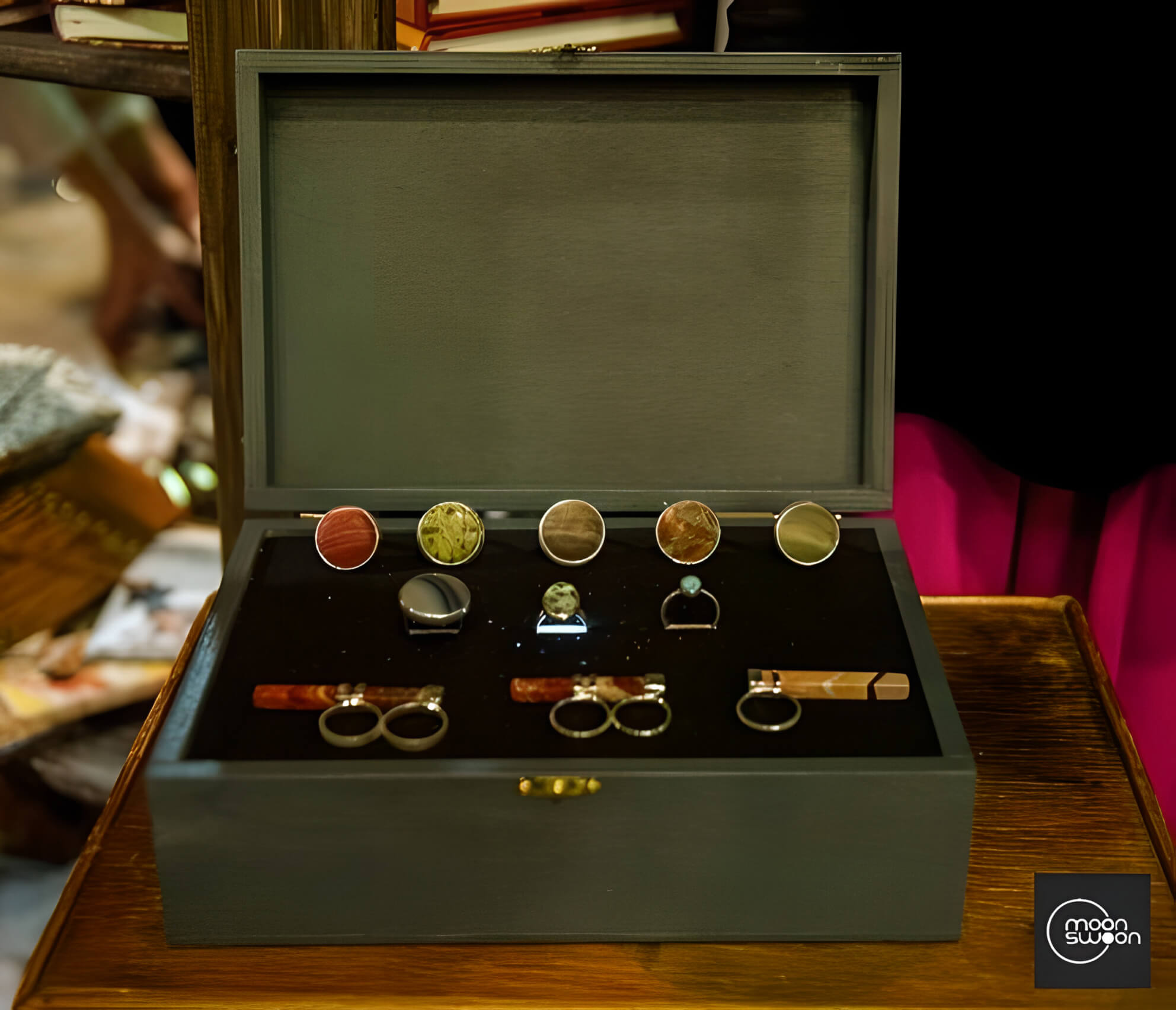 Первые кольца бренда Moonswoon