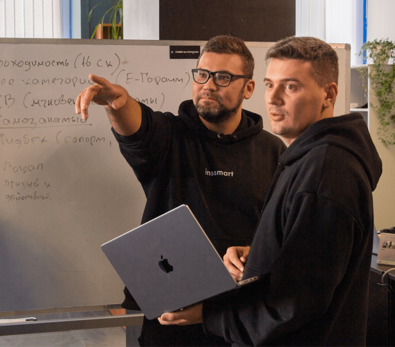 Артур Коломиец и CCO & Cofounder Inssmart Денис Мишин