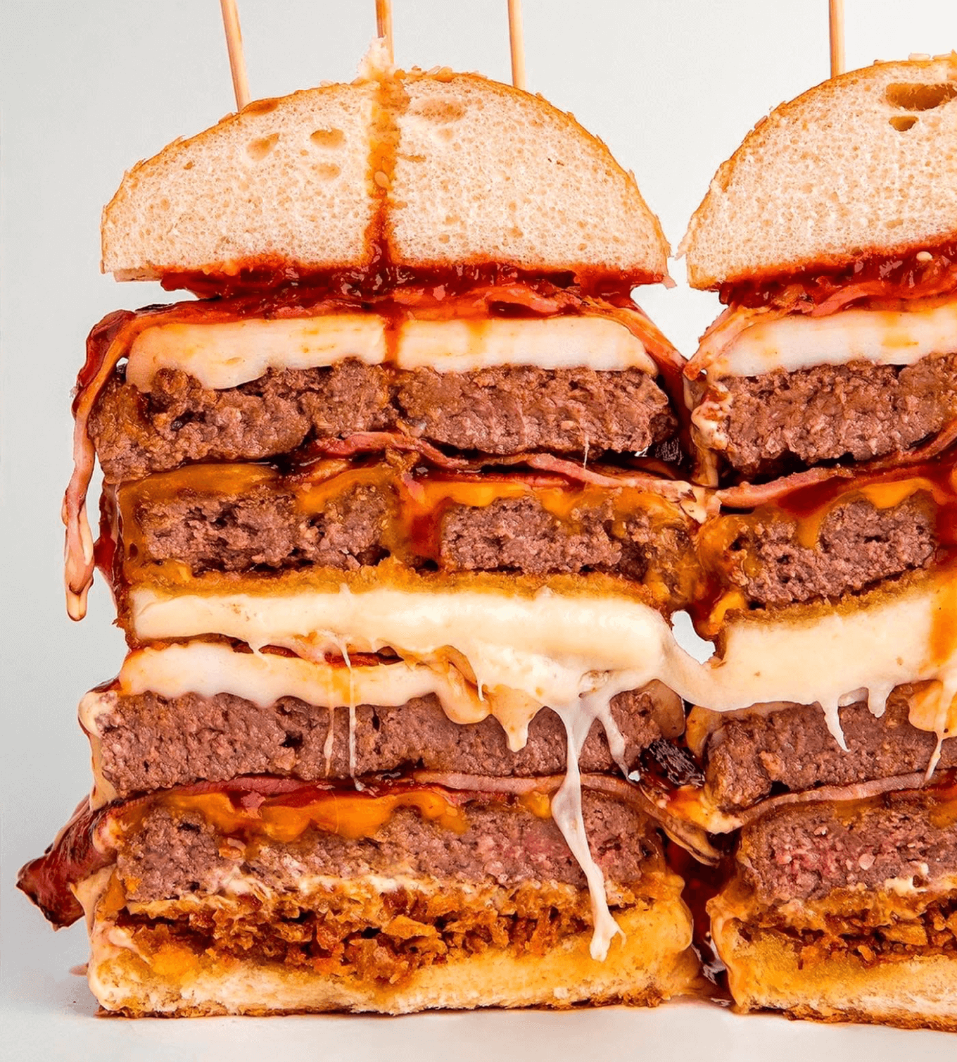 Бургер высотой 15 сантиметров