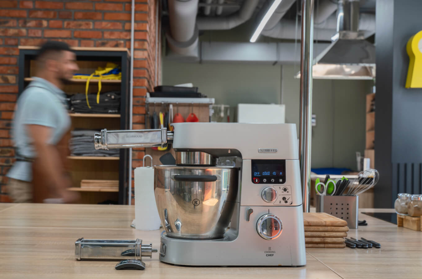 Кухонная машина для растягивания теста для пасты