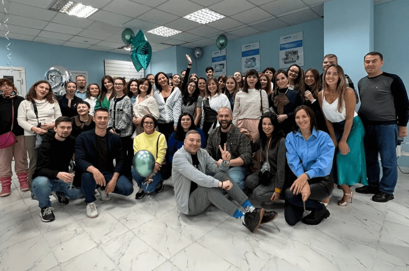 Фото со дня рождения клуба «Человек, который шьет»