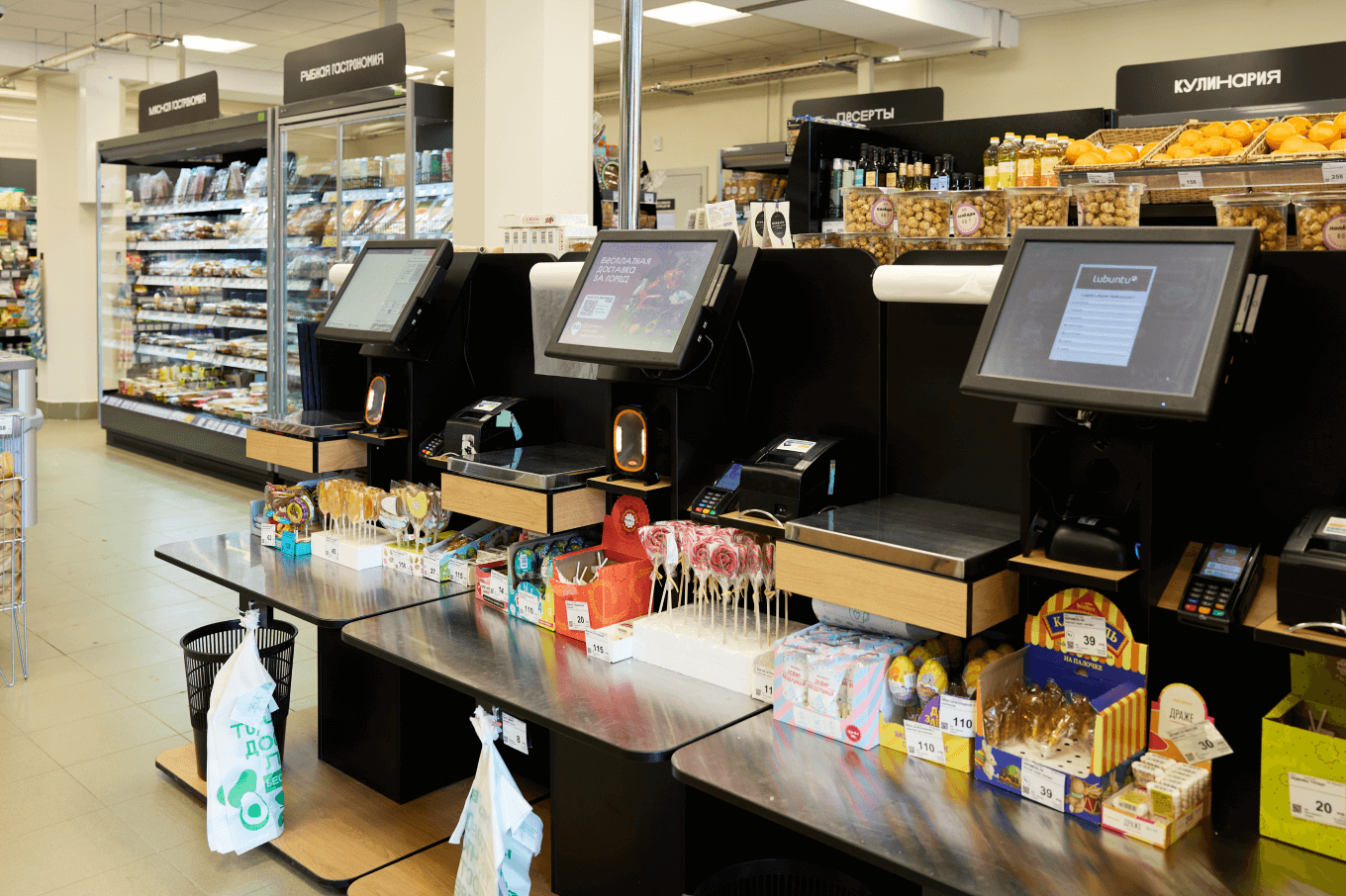 Линия касс самообслуживания во ВкусВилле
