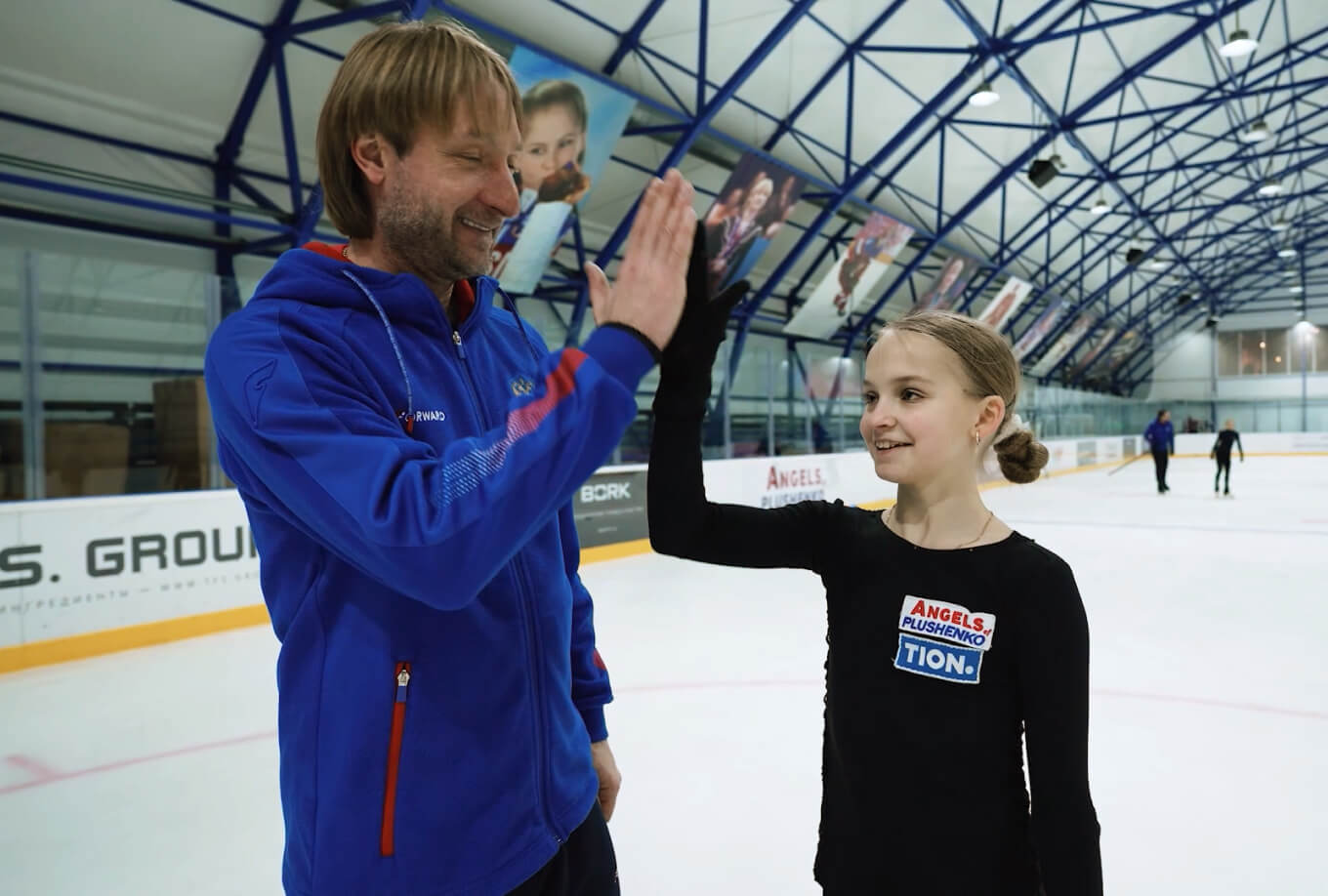 Поддержка юных фигуристов TION