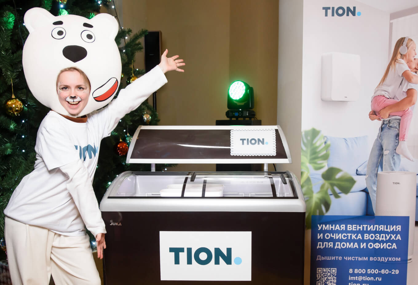 Брендированный холодильник TION с мороженым