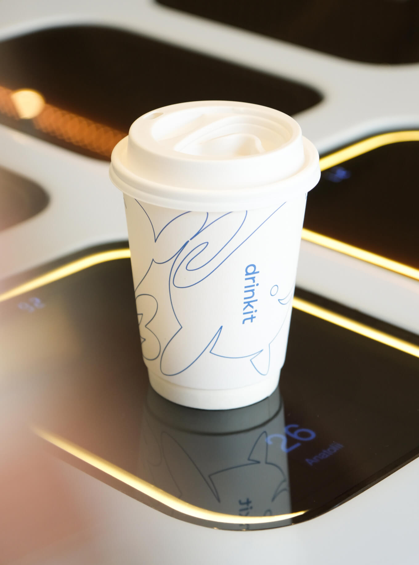 Стойка умной выдачи в кофейне в Дубае