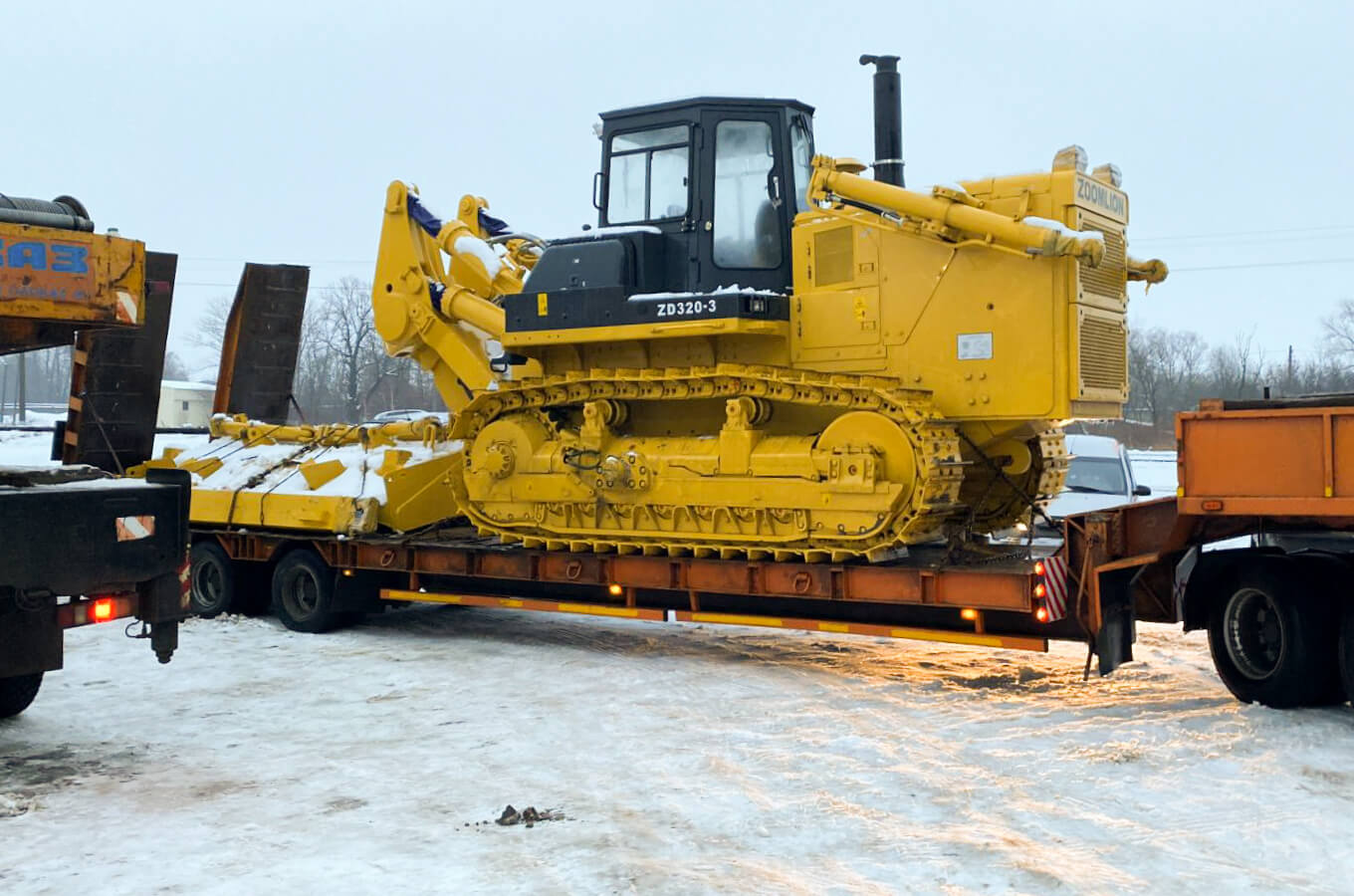 Прием железнодорожной платформы с бульдозером из Владивостока