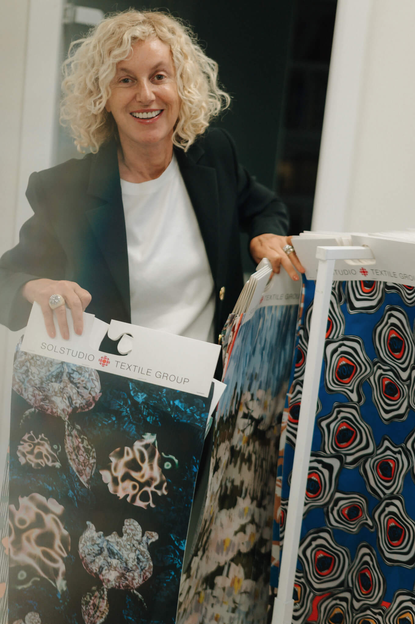 Абстрактные принты на тканях для пошива