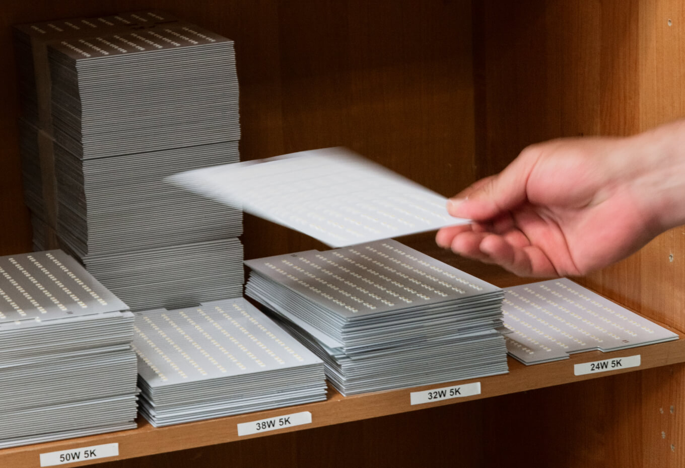 Платы с расставленными светодиодами для уличных светильников