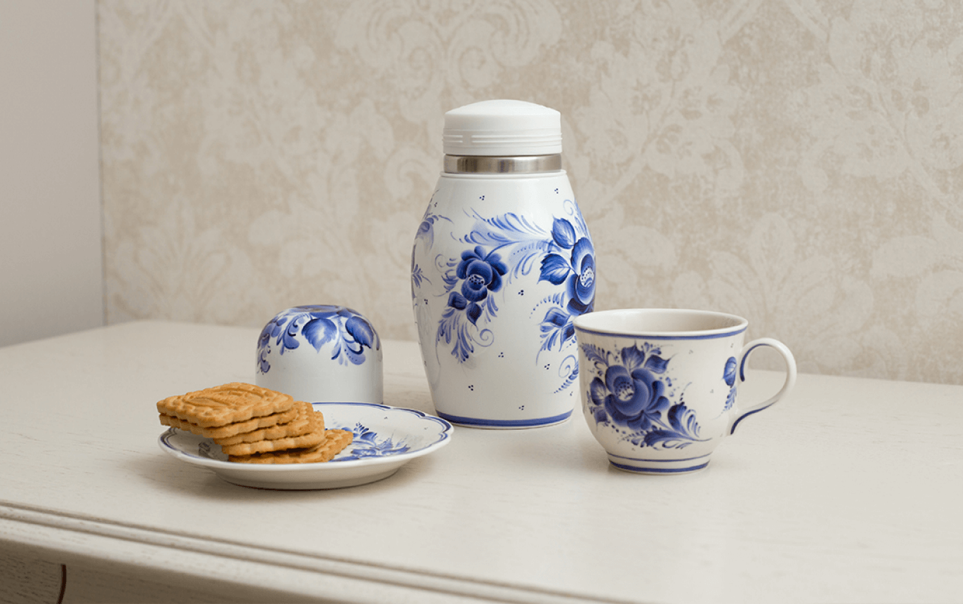 Термосы в виде матрешек с ручной художественной росписью гжель для зарубежных бизнес- партнеров