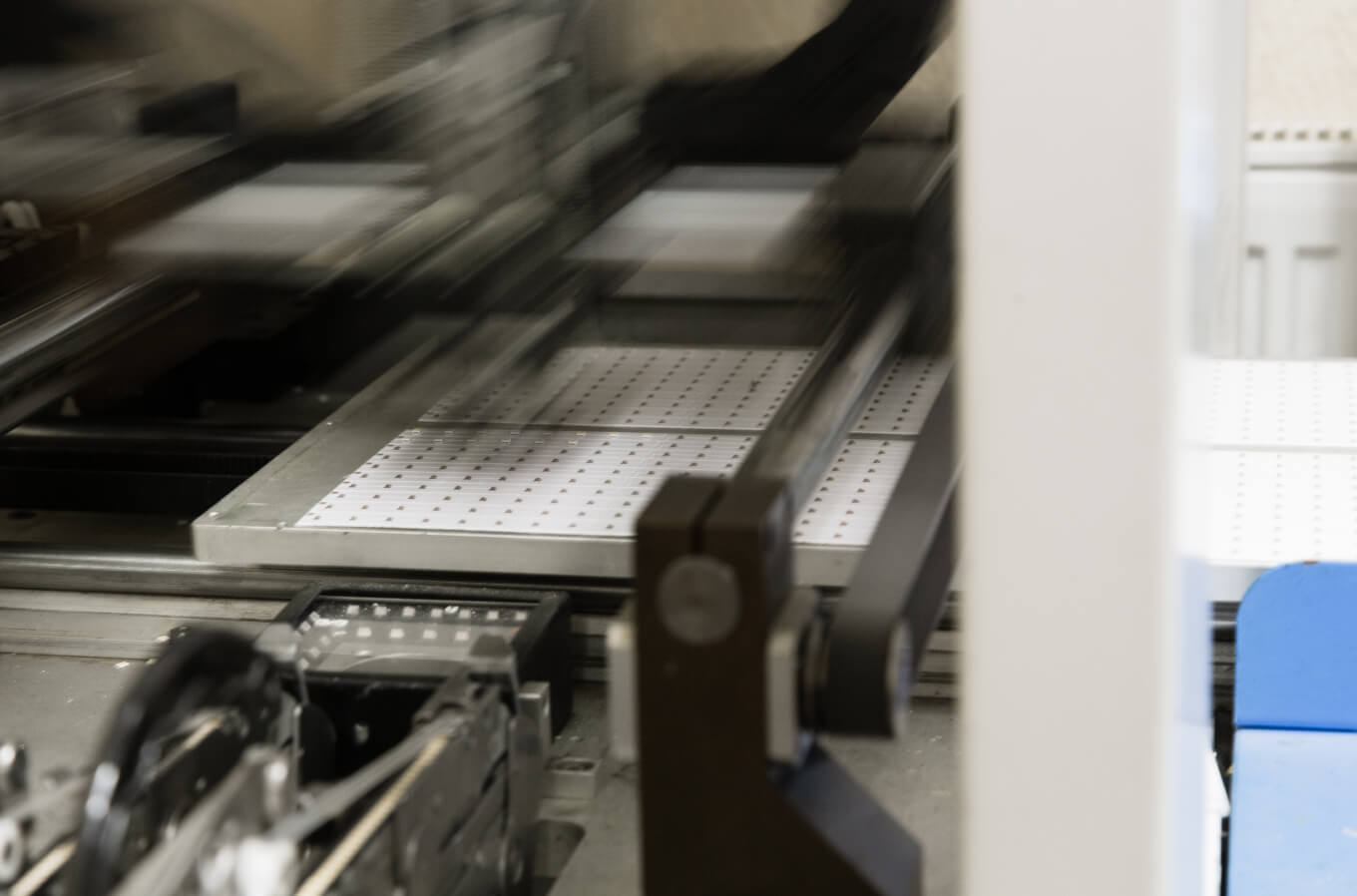 Платы готовят к расстановке светодиодов