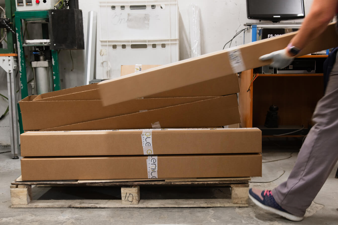 Упаковка светильников GLERIO