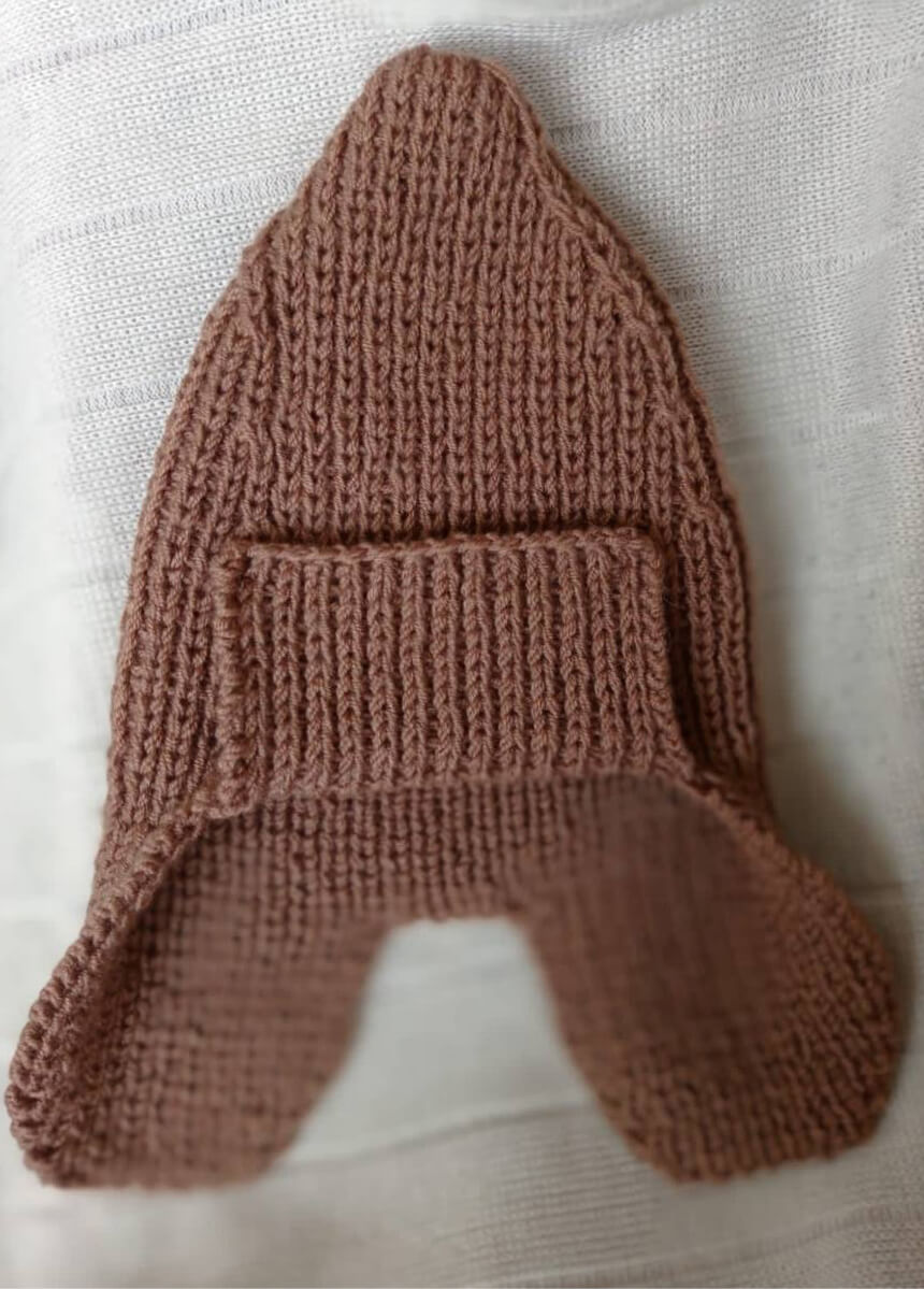 Фото шапки, связанной мастерицами и бабушкой