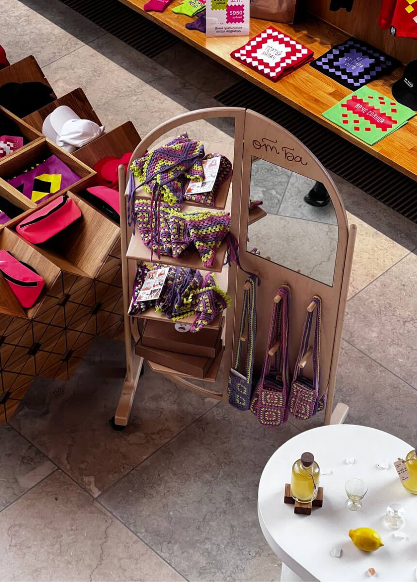 Стойка на «Кудыкиной горе» с вещами От ба