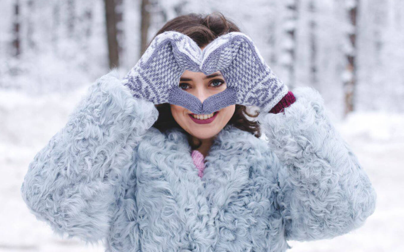 Блогер Екатерина Лозовая в варежках проекта «От ба»