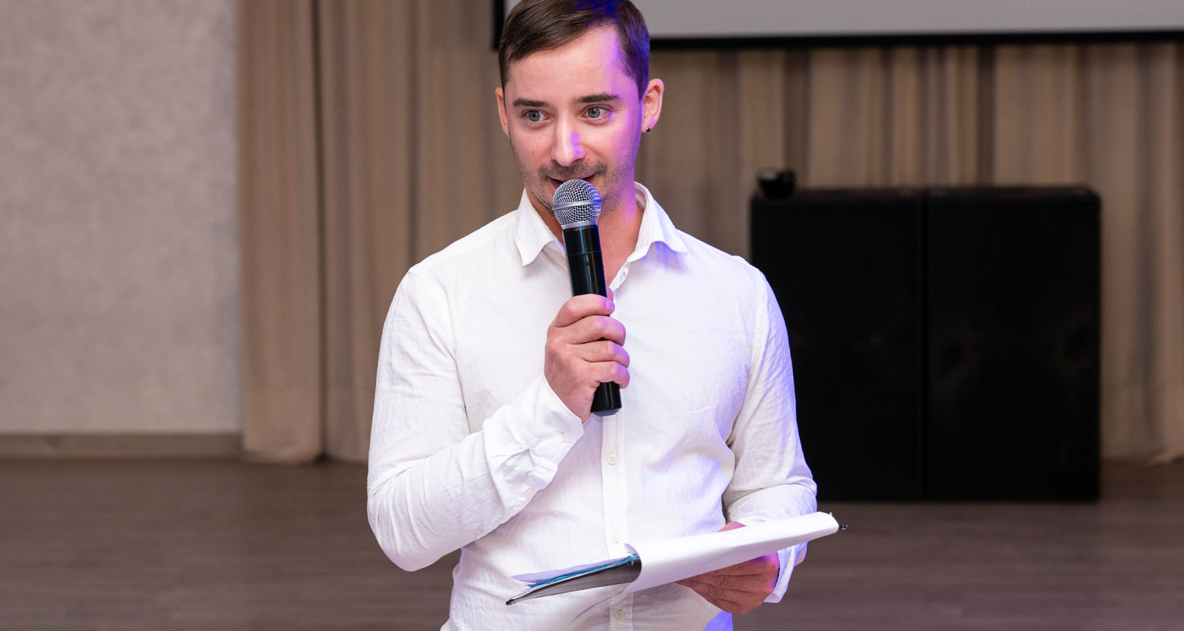 Как ведущий мероприятий выиграл несуществующий тендер и едва не перевел мошенникам 52 500 ₽