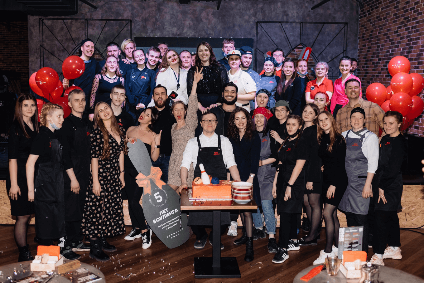 Сотрудники боулинг-центра