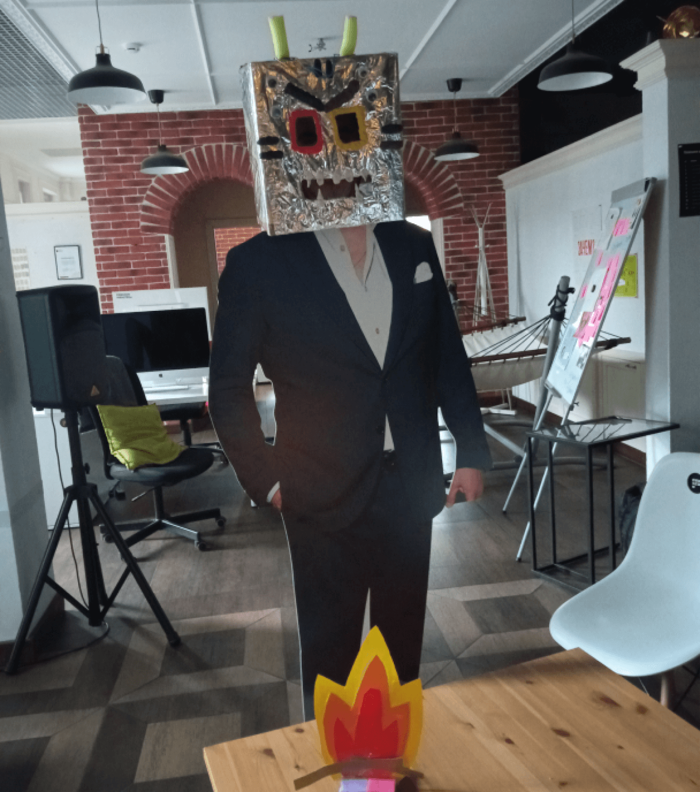 Один из арт-объектов в офисе