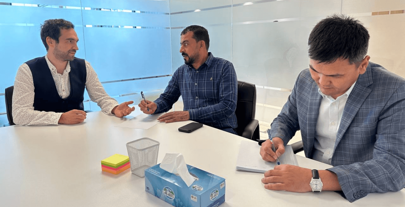 Генеральный менеджер и юристы Uniwide Advisors