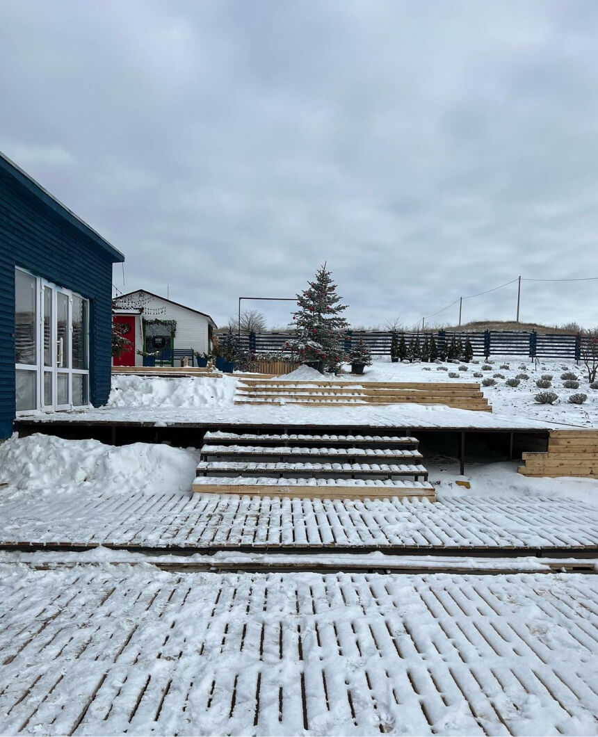 Деревянные подиумы и ступеньки