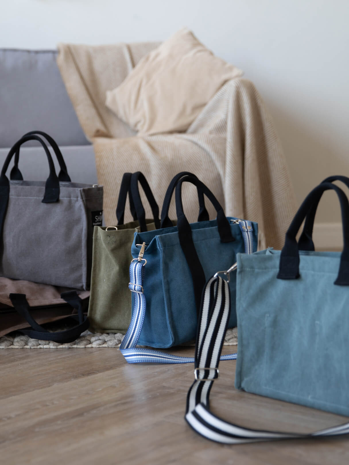 Сумки с ремнями Shine